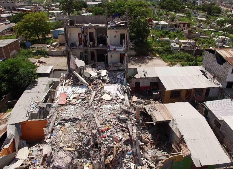 Así se ve Pedernales, uno de las poblaciones más afectadas del terremoto en Ecuador. FOTO AFP 