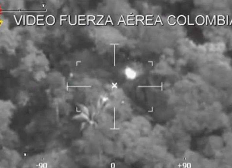 Imagen del bombardeo en Chocó. FOTO FUERZA AÉREA