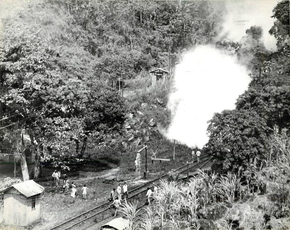 Al fondo la humareda que no permitió el acecamiento de los cuerpos de salvamento y rescate. Foto: Archivo El Colombiano