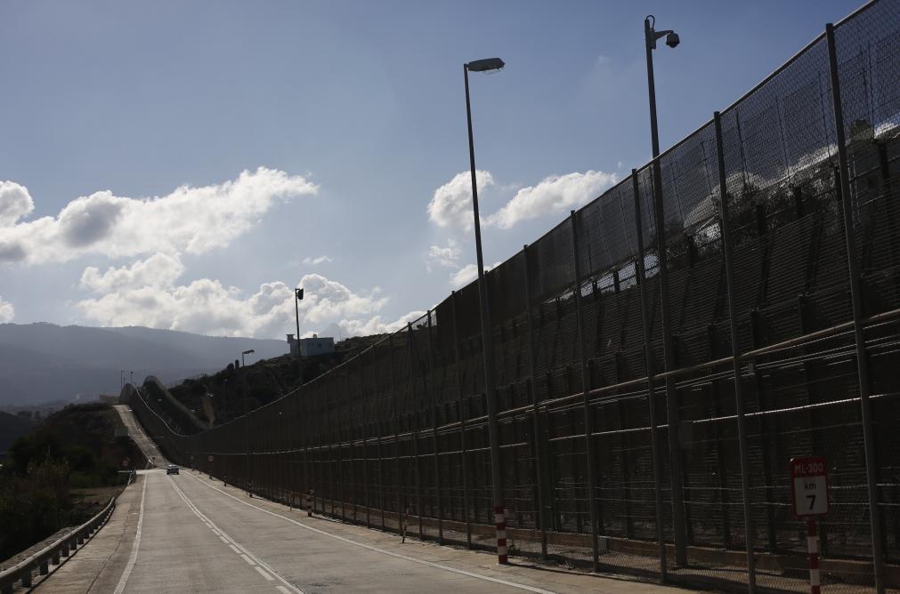 Otra vista de la valla fronteriza que separa Marruecos del enclave norteafericano español de Melilla. FOTO REUTERS