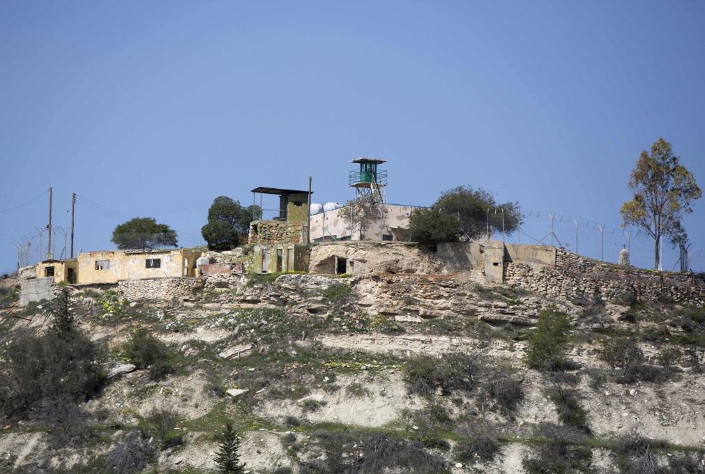 Una torre de vigilancia se encuentra a lo largo de la zona de amortiguación de las Naciones Unidas en el distrito de Famagusta, en el norte de Chipre, en una foto tomada el 14 de marzo 2014. FOTO REUTERS