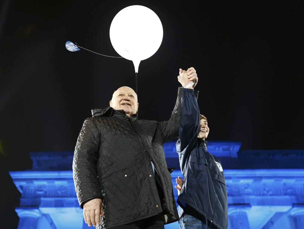 Los globos contaron con padrinos como el último líder de la Unión Soviética, Mijaíl Gorbachov -aclamado por el público al grito de “Gorbi, Gorbi”. FOTO REUTERS. 