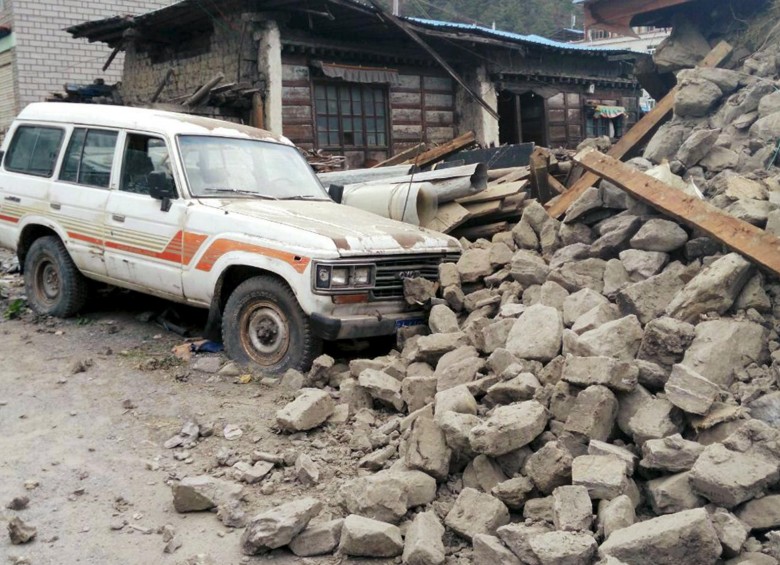 El sismo ha causa daños en carreteras y edificaciones. Foto Reuters