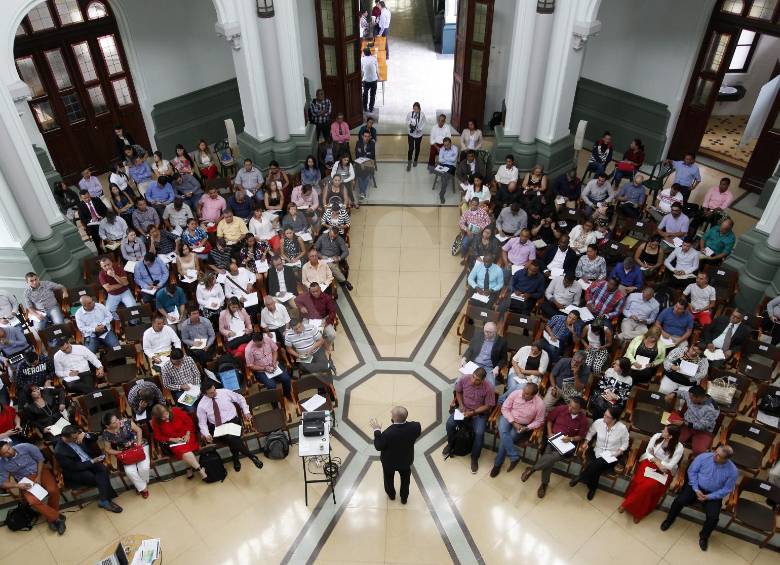 Secretarios de Educación de los 117 municipios no certificados en Antioquia se reunieron ayer para definir la hoja de ruta que trazará las estrategias estos cuatro años. FOTO manuel saldarriaga