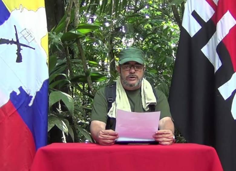 El jefe máximo de las Farc, alias “Timochenko”, anunciando un acuerdo con la guerrilla del Eln para los diálogos de paz ne julio de 2013. FOTO CORTESÍA
