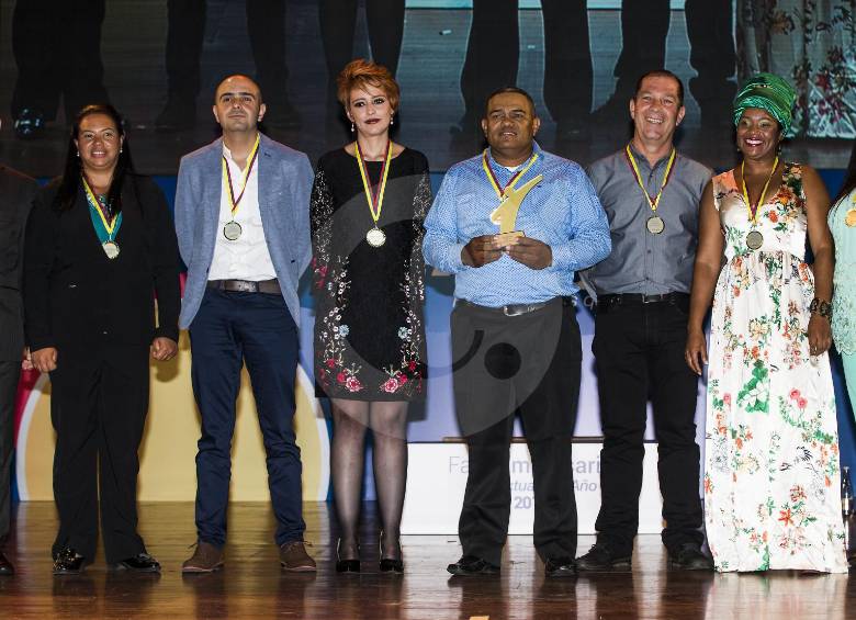 Los ganadores del Famiempresario Interactuar del 2017 en el teatro Metropolitano. FOTO Jaime Pérez