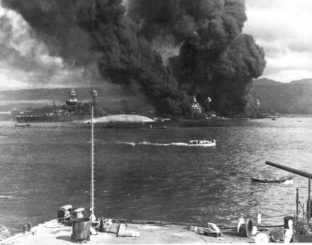 El efecto geopolítico que tuvieron los barcos hundiéndose en el océano Pacífico tuvo muchas similitudes: la potencia se vio forzada a entrar en guerra; y en vez de causar derrotismo, la población estadounidense se unió por una causa. FOTO Reuters