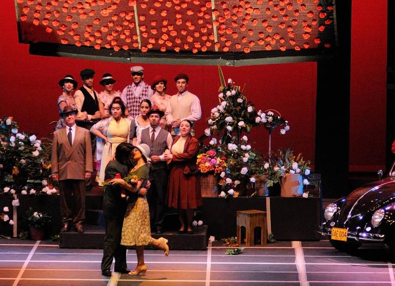 Este montaje de “La del Manojo de Rosas” tiene 28 músicos de la orquesta, 9 cantantes/actores, 4 bailarines y 2 directores (de escena y musical). Foto: Cortesía Prolírica