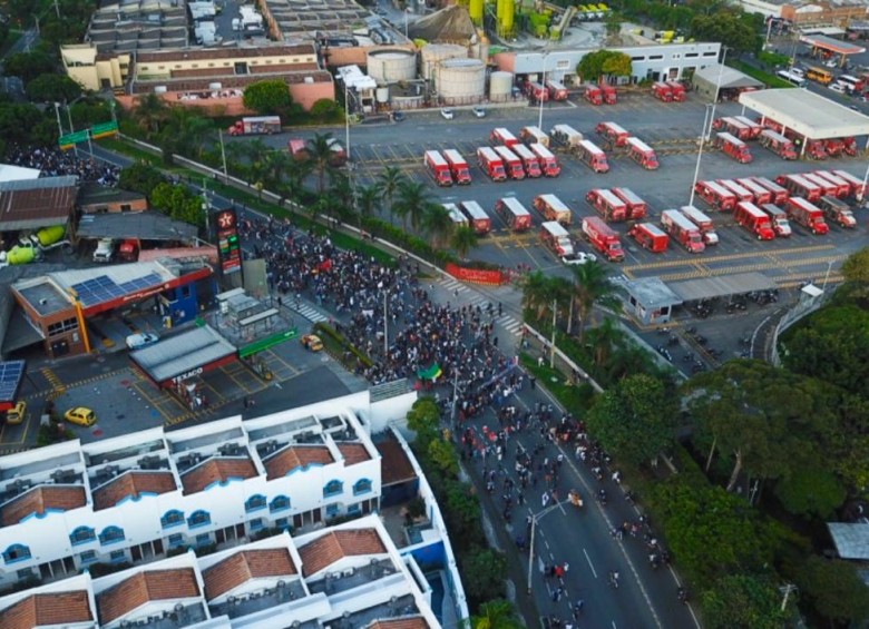 La movilización se dirige a la Ciudadela Robledo de la Universidad de Antioquia. FOTOS: José Luis Arango