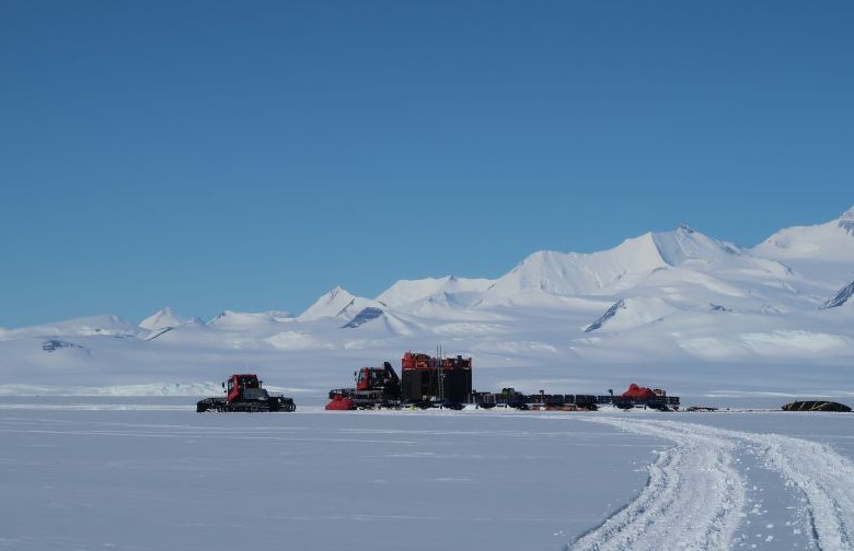 Establecimiento de una base australiana para estudiar los hielos de la región de la Antártida. FOTOS NOAA-AAD 