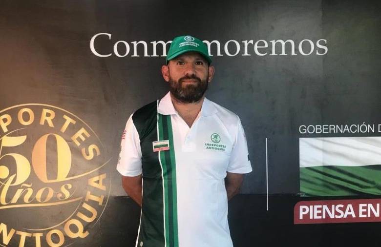 Andrey Parra, entrenador, espera que las subacuáticas paisas vuelvan a dar la pelea en los Juegos. FOTO Indeportes