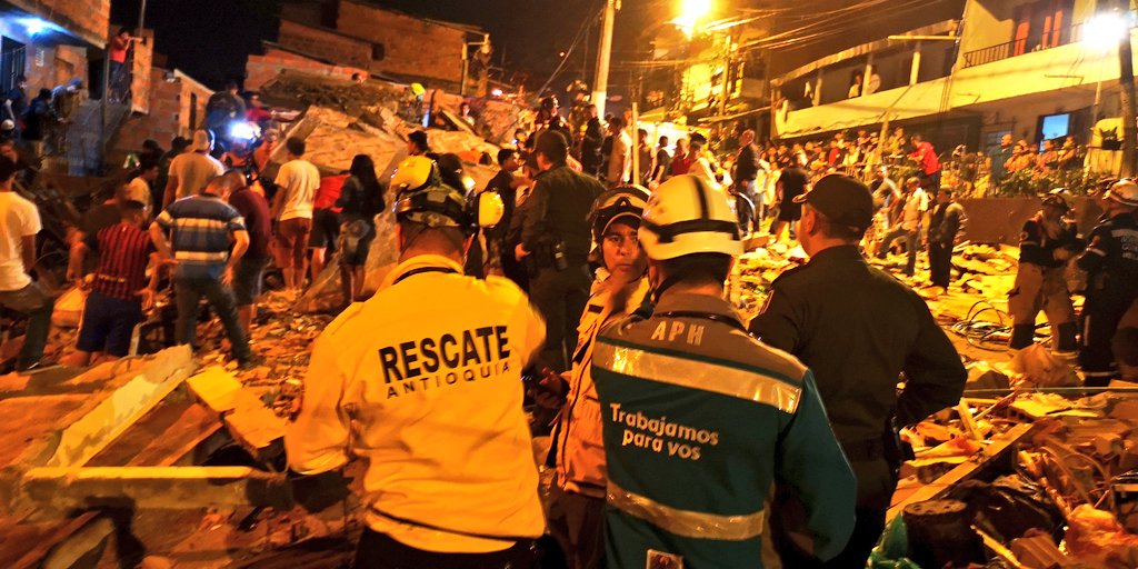 Ocho horas continuas de rescate permitieron hallar tres personas con vida bajo los escombros. FOTOS CORTESÍA DAGRD