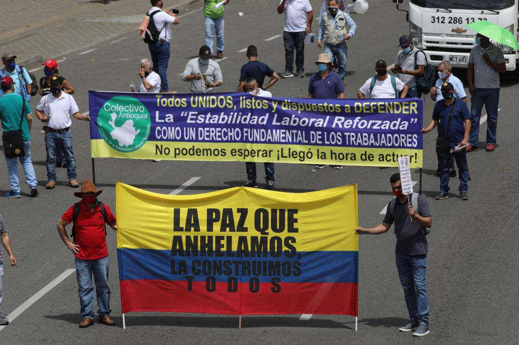Las centrales obreras marcharon este jueves en Medellín en apoyo al paro Nacional, para reclamar al Gobierno el cumplimiento del pliego de peticiones formulado por el Comité Nacional de Paro. Foto: Edwin Bustamante.