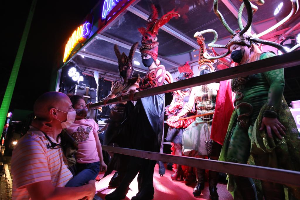 Desde 1974 se realiza el desfile de Mitos y Leyendas en Medellín, pero este año, la pandemia obligó a la Alcaldía a reinventar la celebración. FOTO: EDWIN BUSTAMANTE.