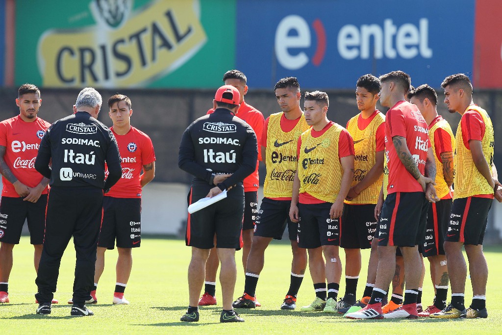 Los principales jugadores australes manifestaron su respaldo al nuevo entrenador, que llega con la misión de volver a Chile a un Mundial. FOTO TOMADA DE TWITTER SELECCIÓN CHILENA