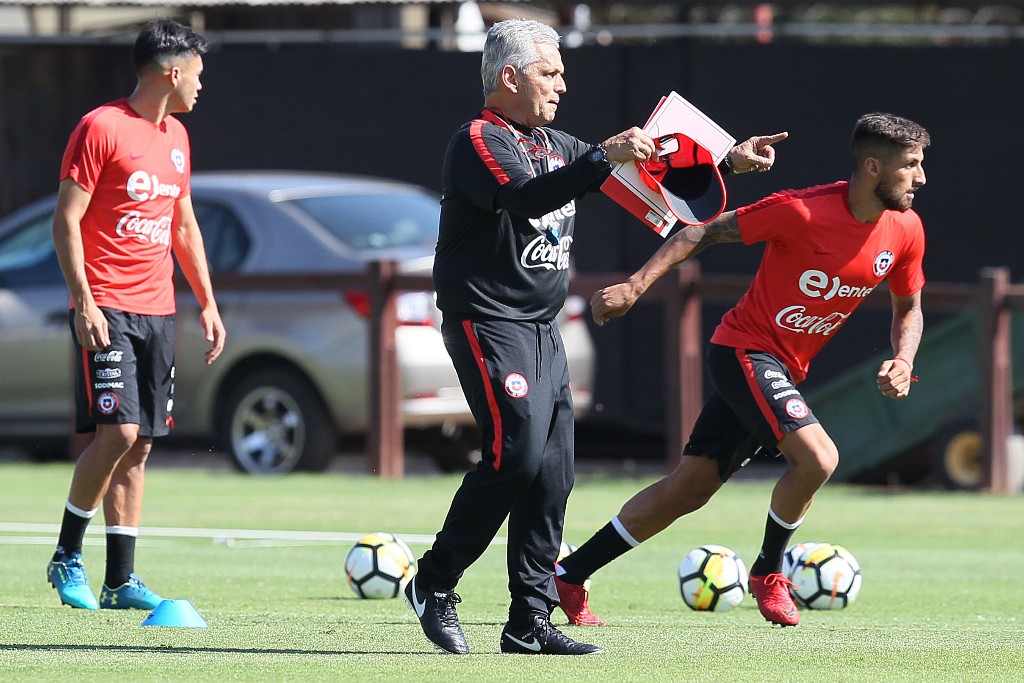 Rueda trabaja con los 24 jugadores que convocó para este primer ciclo de trabajo. FOTO TOMADA DE TWITTER SELECCIÓN CHILENA