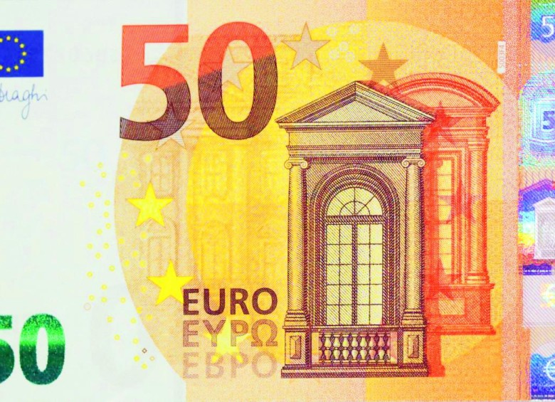Lado anverso del nuevo billete de 50 euros, que entró en circulación ayer en la eurozona, conformada por 19 países. FOTO efe