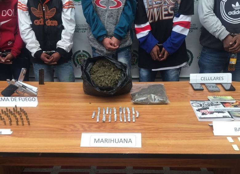 En los operativos fueron incautadas armas y equipos de comunicación. FOTO CORTESÍA POLICÍA ANTIOQUIA