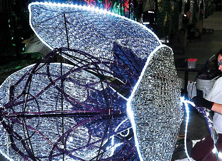 Esta pieza hará parte de los alumbrados navideños. FOTO CORTESÍA EPM