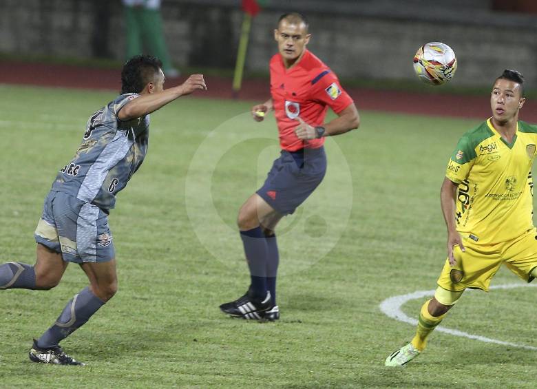 Contra Tigres de Soacha, Leones intentó desplegar su buen juego, pero no pudo ser consistente (1-1). Le quedan tres partidos para afianzarse y lograr el anhelado ascenso. FOTO Manuel Saldarriaga