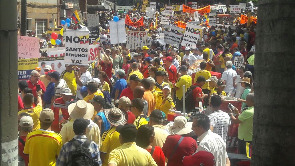 10:00 a.m. - La marcha inició en la Avenida La Playa. FOTO JUAN ANTONIO SÁNCHEZ
