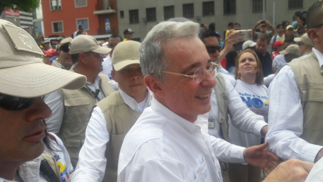 10:35 a.m - A la marcha asistió el presidente Álvaro Uribe. FOTO JULIO CÉSAR HERRERA