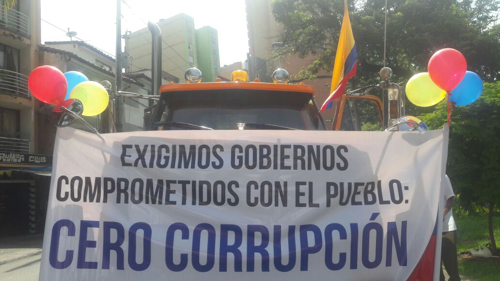 9:35 a.m. - La marcha partió a las 10:00 a.m. del teatro Pablo Tobón. FOTO JUAN ANTONIO SÁNCHEZ