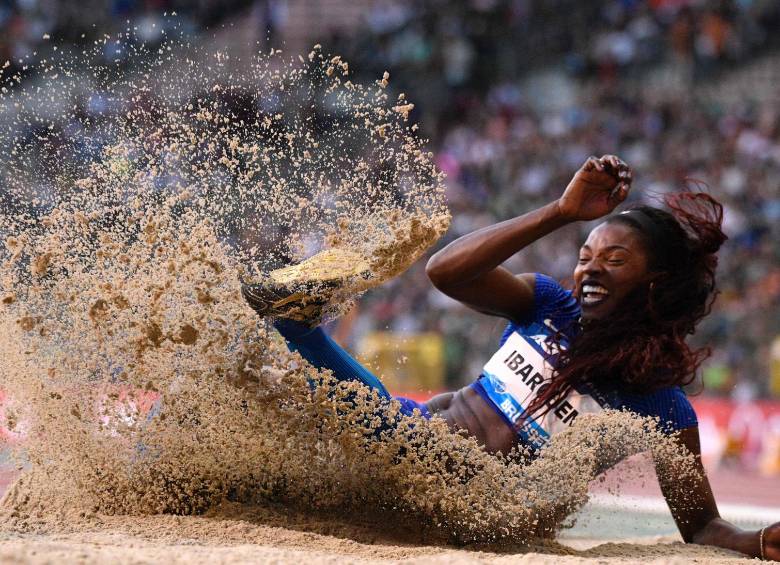 Caterine Ibargüen durante su competencia en Bruselas. FOTO AFP