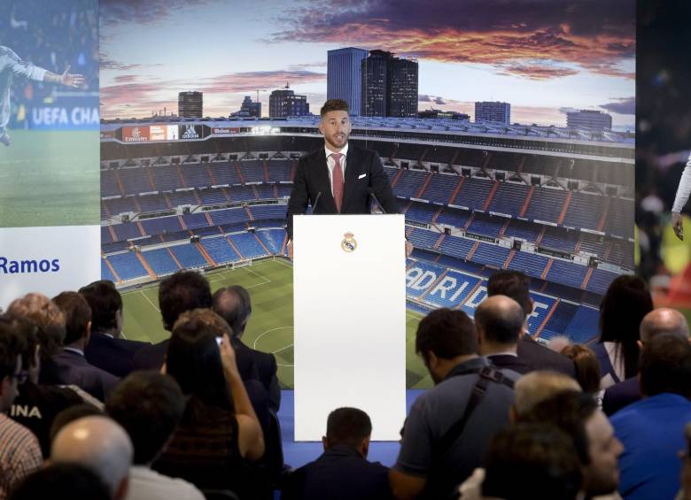 El anuncio de la renovación de Ramos se cristalizó este lunes en el Santiago Bernabéu. FOTO AFP