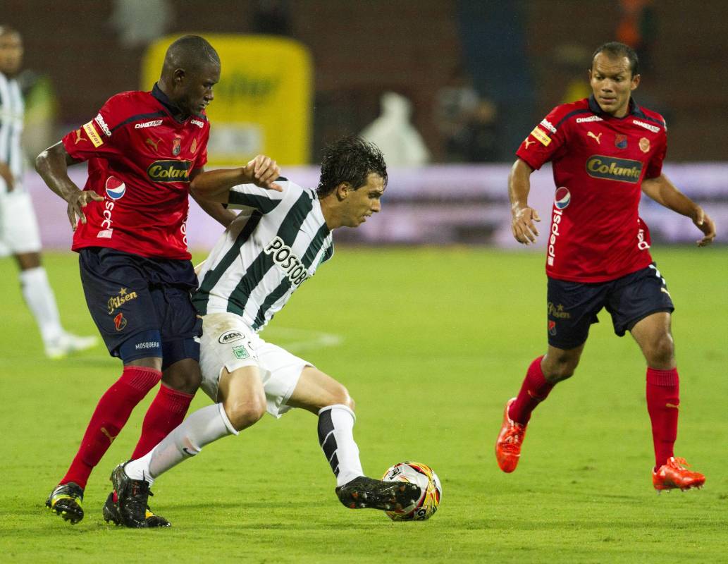La buena producción que habían mostrado Medellín y Nacional en la primera fecha de la Liga Águila-1 no fue la misma que exhibieron en el clásico. FOTO EDWIN BUSTAMANTE