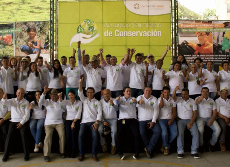 Esta semana, las 30 familias estuvieron reunidas en Buriticá en el lanzamiento oficial del programa. Se certificó su trabajo de protección y recibieron el primer pago por esta labor. FOTO cortesía