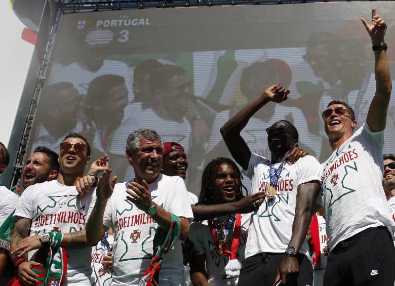 Cristiano Ronaldo no ha estado muy preocupado de su lesión. Por estos días todo es celebración. FOTO Reuters