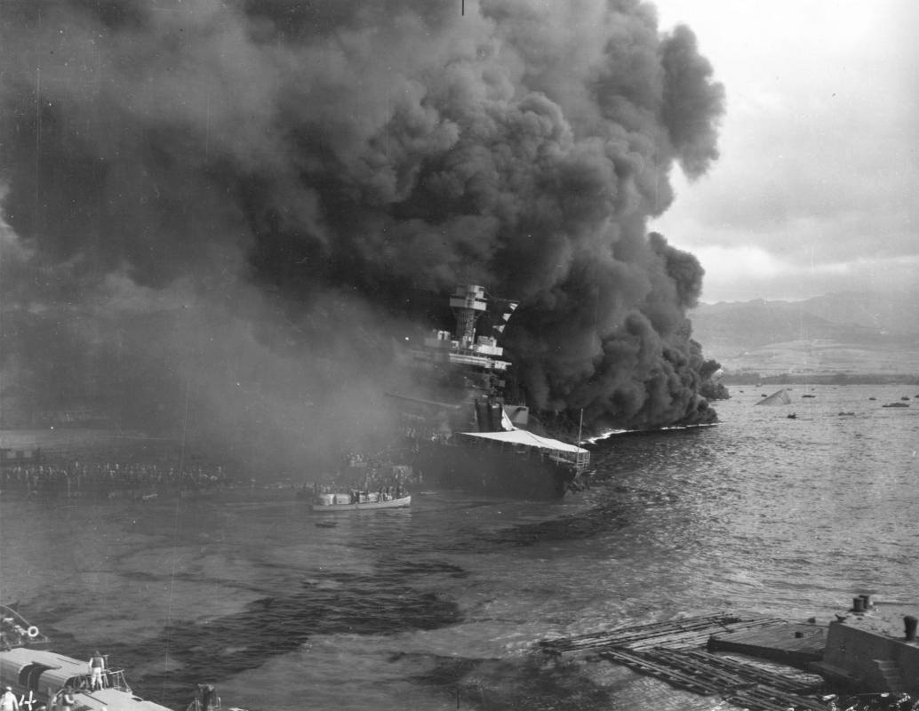 “Al día siguiente del ataque a Pearl Harbor, pensando que Japón había dado un golpe decisivo, Hitler declaró la guerra a Estados Unidos. Alemania cometió así un grave error, porque si ya los norteamericanos proporcionaban dinero y apoyo a Reino Unido desde la ley “Cash and carry” (1939), ahora los tendrían en el frente europeo”, dice David Solar. FOTO AFP