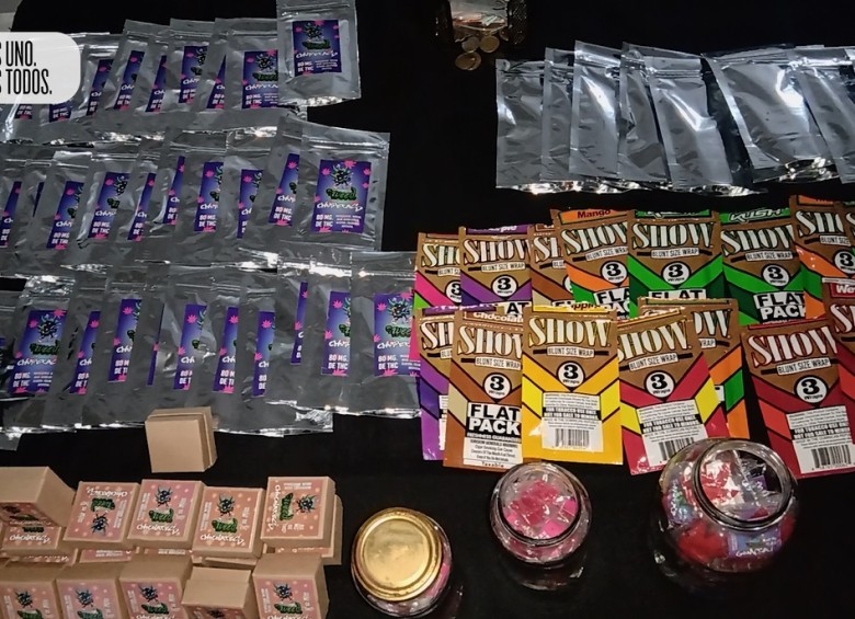 Estos son los dulces contaminados y sustancias que producía una banda de universitarios en la casa de El Chagualo. FOTO cortesía policía