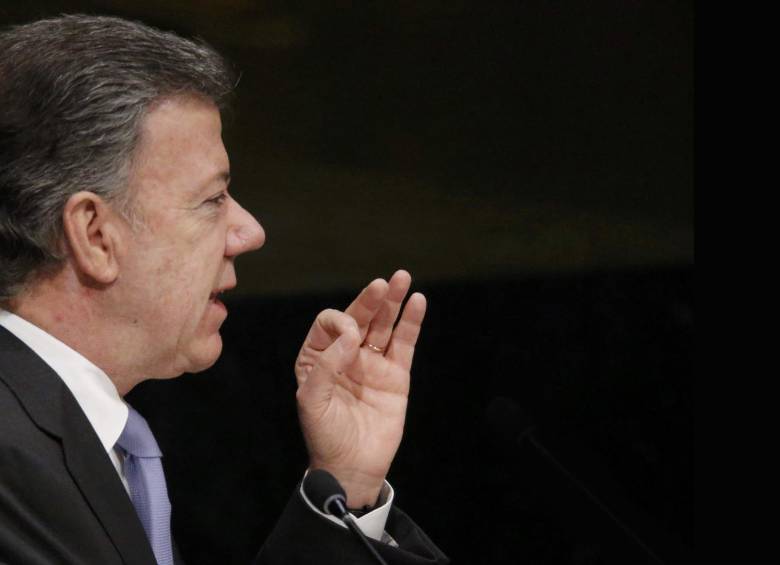 Aunque la Corte Constitucional aún no le da el visto bueno al plebiscito, el presidente Juan Manuel Santos afirmó nuevamente que en caso de que gane el no, automáticamente se acabará el proceso de paz con las Farc. Hay polémica entre congresistas. FOTO Reuters