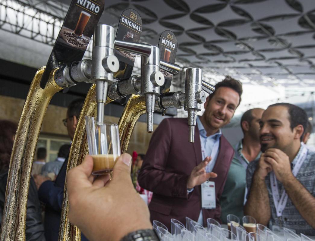 Este miércoles concluyó el Foro Mundial del Café, organizado por la Federación Nacional de Cafeteros (FNC), donde los asistentes pudieron probar toda clase de cafés y aprender sobre el grano y la sostenibilidad del mundo cafetero. FOTO JULIO CÉSAR HERRERA