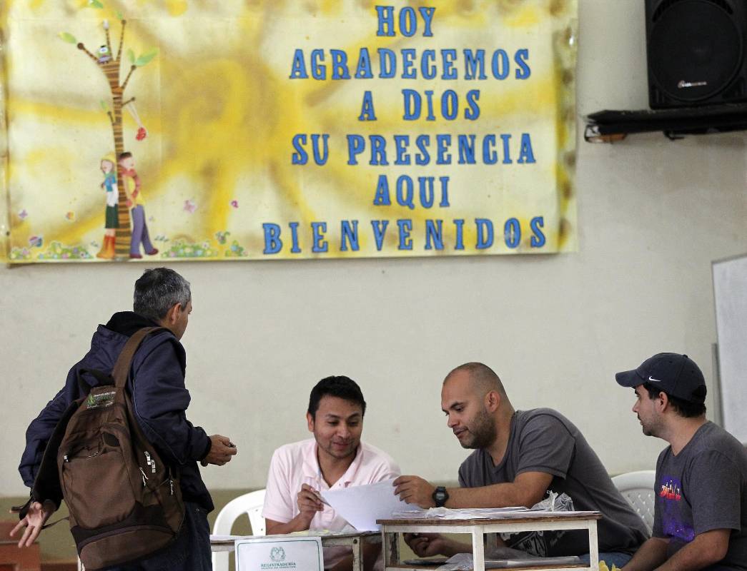 La jornada de consultas internas de los partidos realizada este domingo tuvo poca acogida en Medellín. FOTO JAIME PÉREZ MUNÉVAR