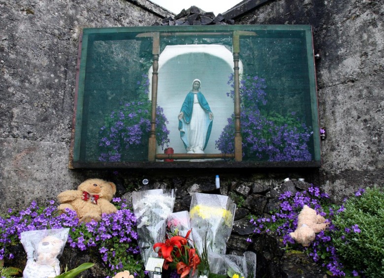 En convento irlandés hallan una fosa con “un gran número” de bebés 