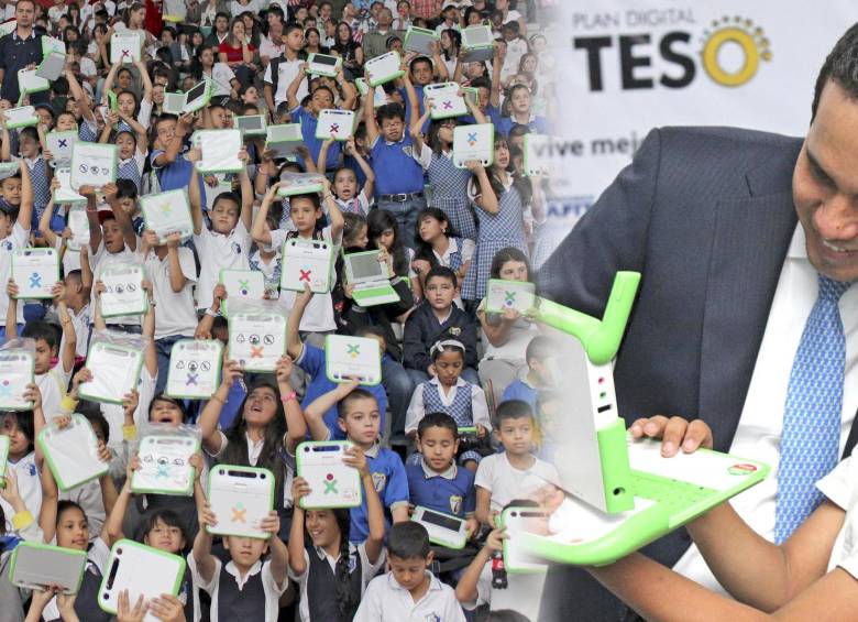 Entrega de computadores XO por alcalde Carlos Andrés Trujillo