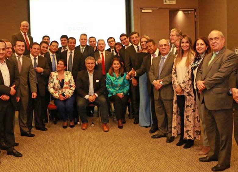 Los conservadores andaban distantes de la campaña de Duque porque no encontraban interlocución, pero al final, aterrizaron el acuerdo y se tomaron la fotografía. Aún está pendiente la fotografía del otro bloque con Germán Vargas. FOTO cortesía campaña