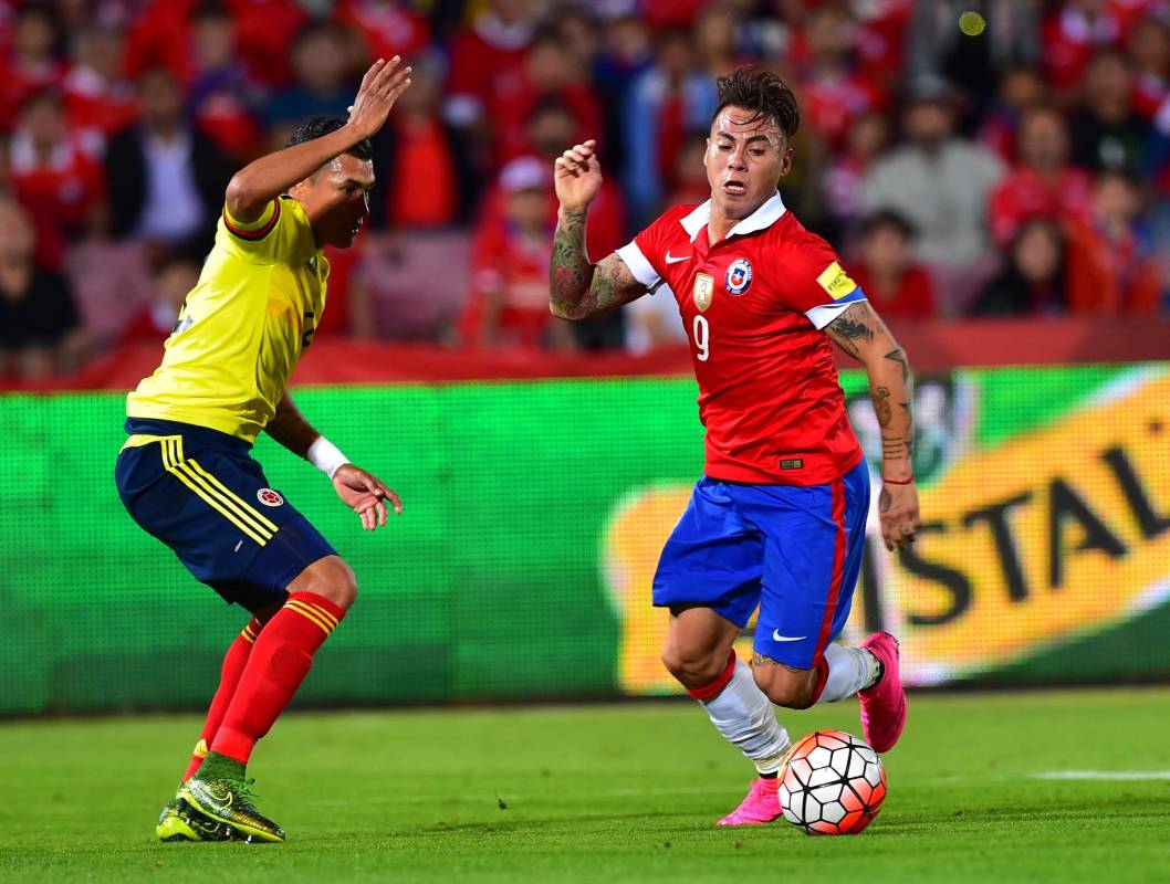 Jeison Murillo perdió la marca de Arturo Vidal para el primer gol del partido. FOTO AFP