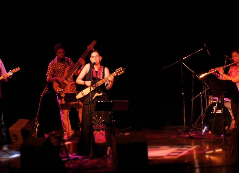 Marta durante uno de los conciertos en Europa, continente en el que está radicada. FOTO cortesía julia farenga