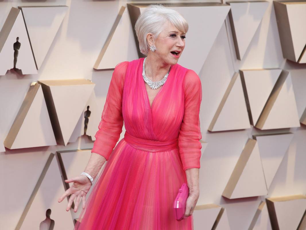 Muy emocionada llegó Helen Mirren a los Óscar. FOTO AFP
