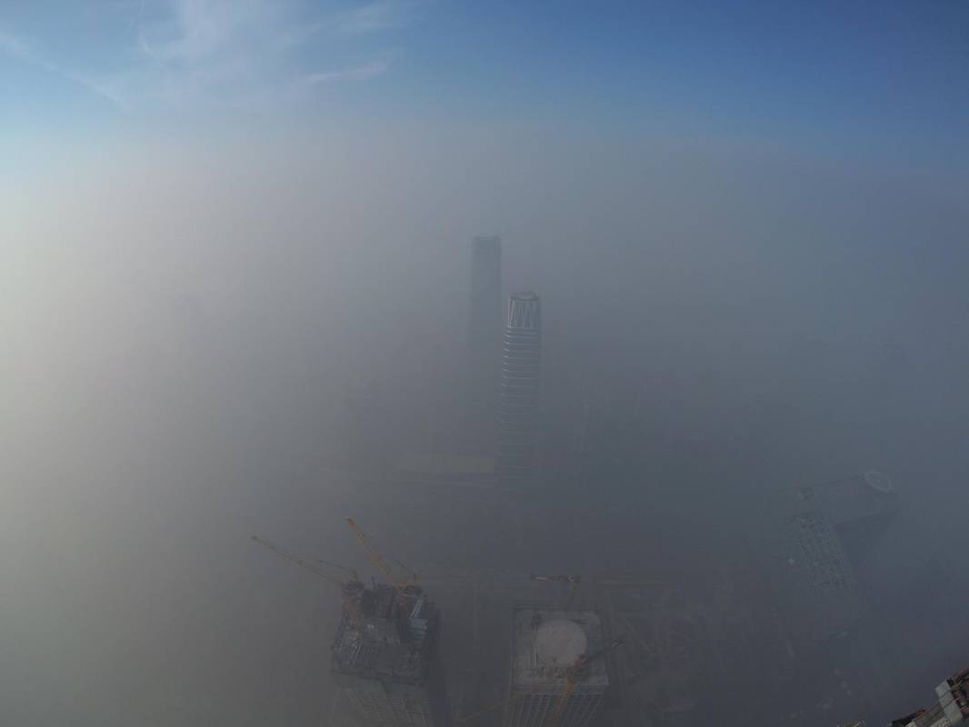 Pekín llegó a registrar concentraciones de más de 500 microgramos por metro cúbico de partículas PM 2,5, las más dañinas para la salud, lo que supone cincuenta veces más que las recomendaciones de la Organización Mundial de la Salud. FOTO Reuters