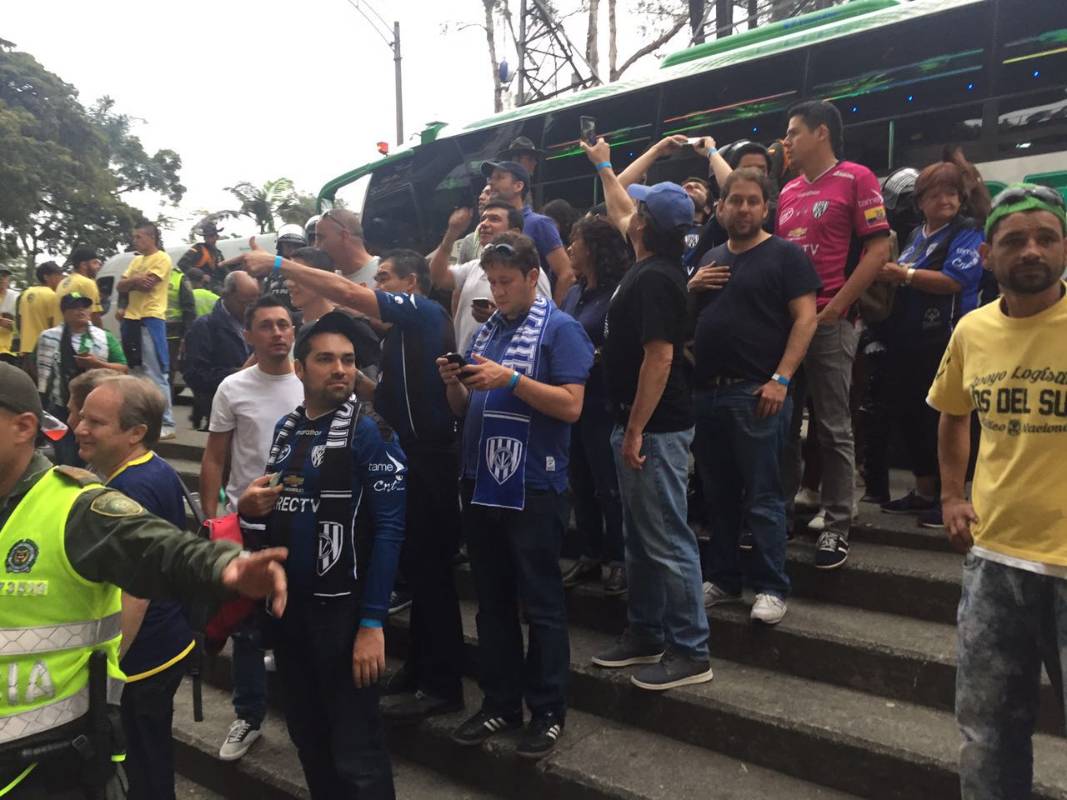 Cerca de 2 mil hinchas de Independiente del Valle llegaron desde Ecuador para apoyar a su equipo. FOTO Esteban Vanegas