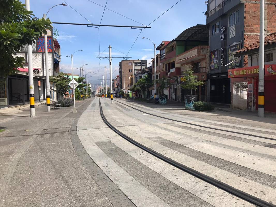 En un recorrido por Buenos Aires se observa el acatamiento por parte de la ciudadanía a la segunda jornada de cuarentena estricta. Foto: Julio César Herrera