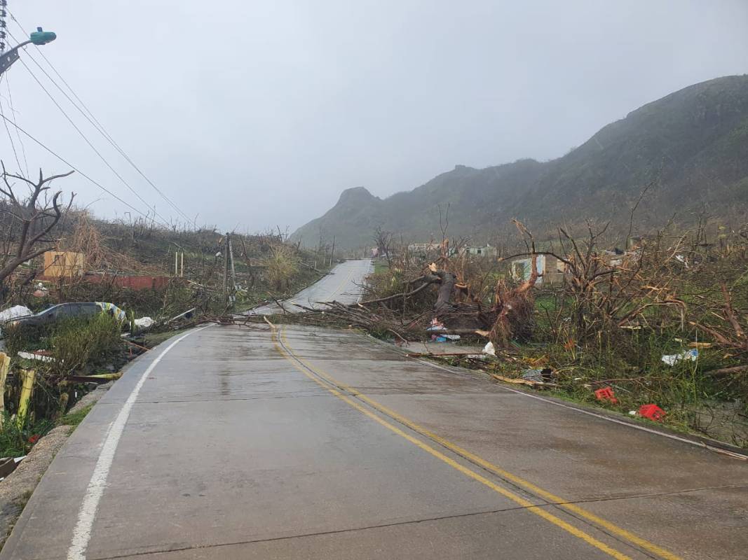Las autoridades locales reportan por lo menos dos personas fallecidas y una desaparecida, no quedó en toda la isla ninguna estructura intacta. Foto: Arthur Robinson Dawkins
