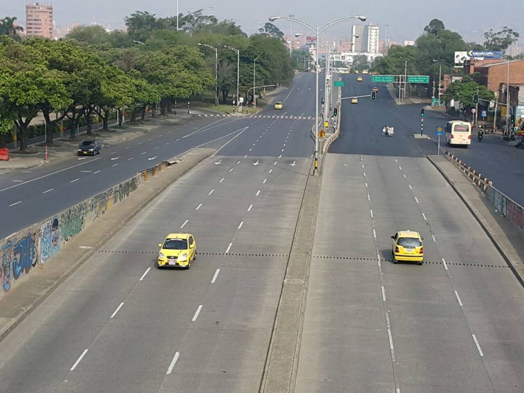 Muy pocos vehículos particulares salieron. FOTO DONALDO ZULUAGA