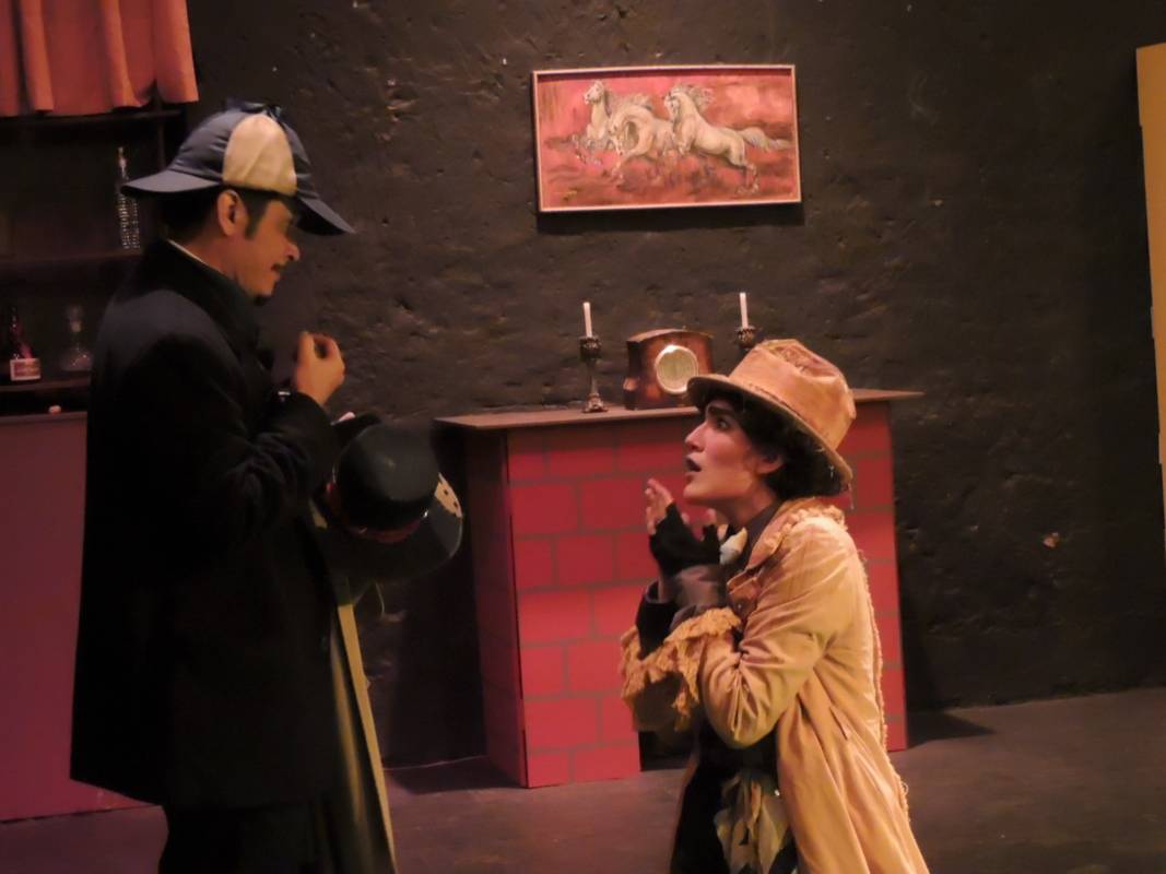 La vieja casa que ocupa el Teatro El Trueque fue antes la sede del Teatro La Exfanfarria. Con la dirección de Félix Londoño, este grupo ha realizado montajes de diversidad temática: El ángel de la culpa, El corazón delator, Simón El Mago, La última noche, Pasajero a Betania, El insepulto y Sherlock Holmes en Busca del Rubí de la Condesa, entre otras. Está situado en la Cr. 40 N° 50 B-32, cerca al Teatro Pablo Tobón. Teléfono: 217 26 05.