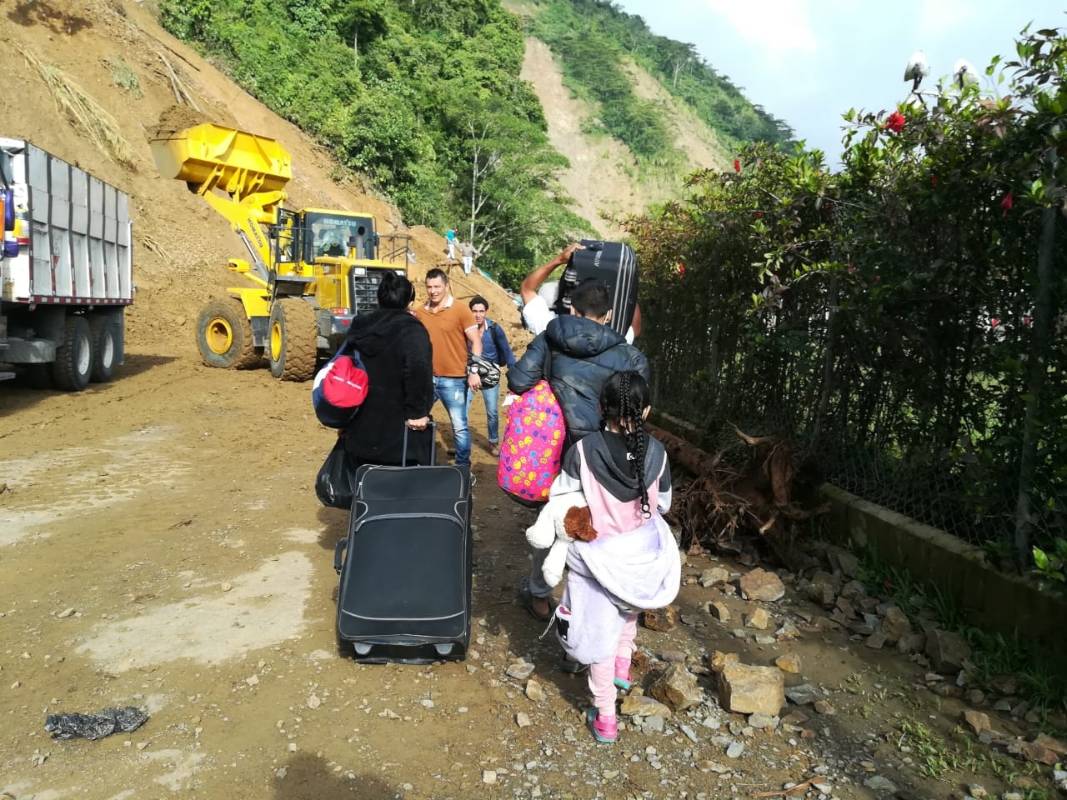 En la Troncal del Café, a la altura del km 78 + 600 sector conocido como La Huesera, ruta para viajar de Medellín hacia el Suroeste antioqueño, el desplome. FOTO MANUEL SALDARRIAGA